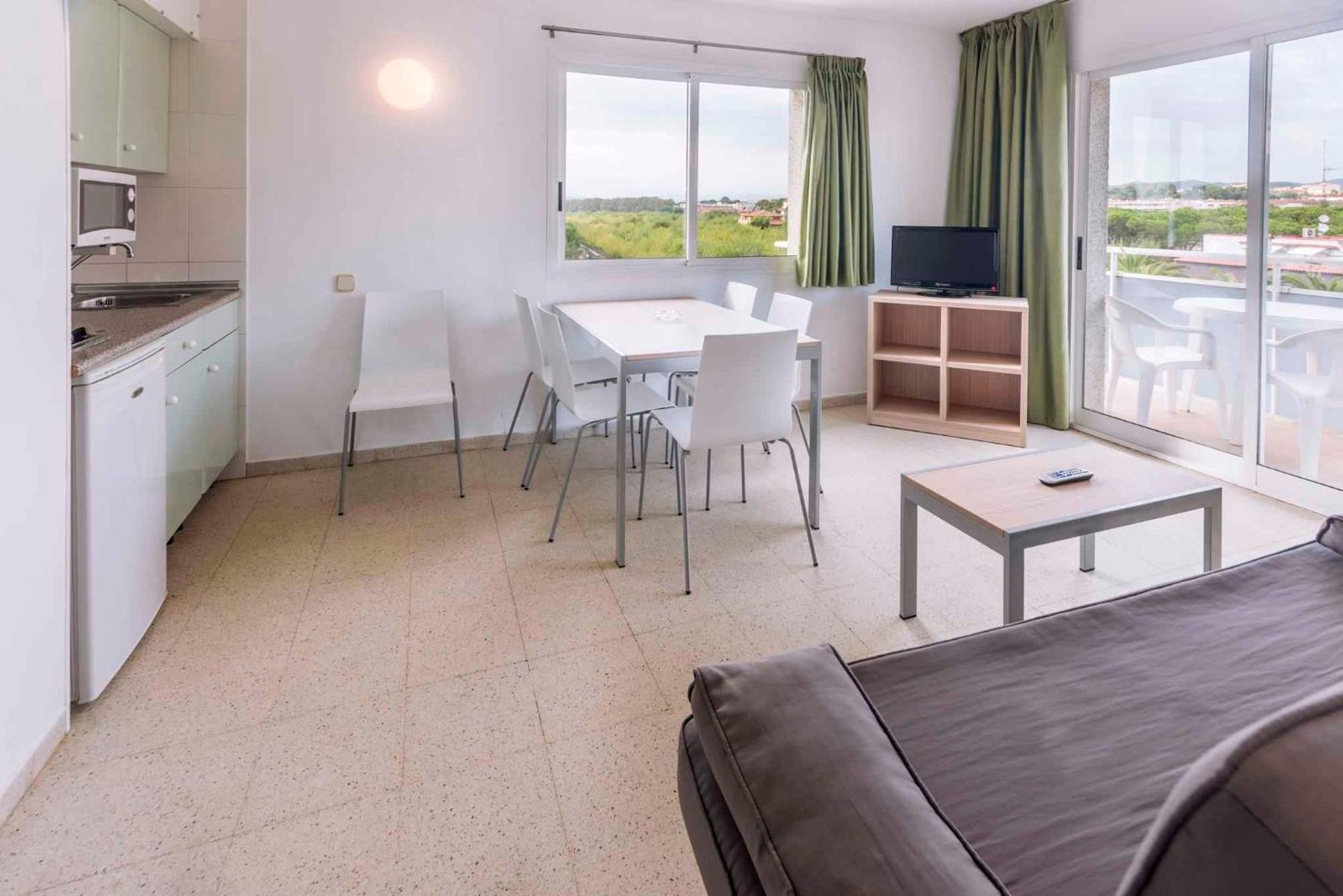 Apartments In Blanes/Costa Brava 35181 الغرفة الصورة